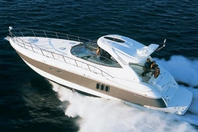34' BaylinerPlaya del Carmen Luxury Yacht Charter, Riviera Maya Yacht Charters, Riviera Maya Boat Rentals,
