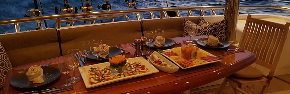 Miami Catering, Yacht chef, table setting, Luxury Yachts Miami, Miami Yacht Charters, Miami Luxury Yacht Charter, Yacht charters Miami, Hire a boat in Miami, Wedding, 